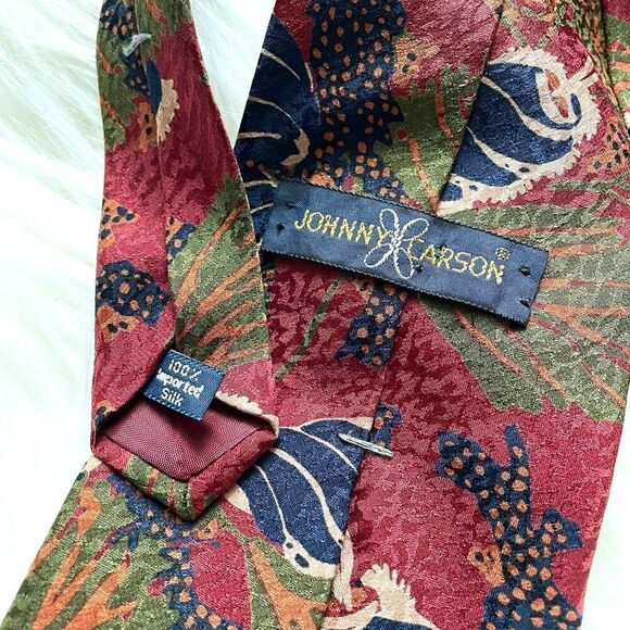 Johnny Carson Made in USA-Italian 100% Silk - Picture 2 of 3